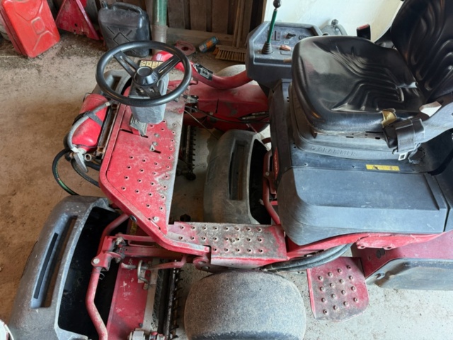 1405518-18 Riding Mower - Toro Greensmaster 3250D