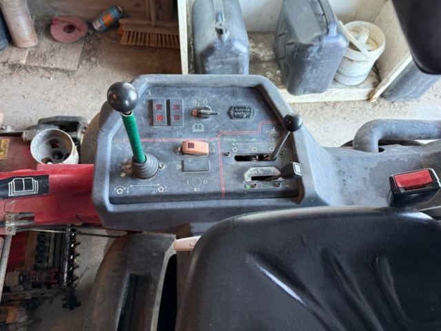 1405518-19 Riding Mower - Toro Greensmaster 3250D