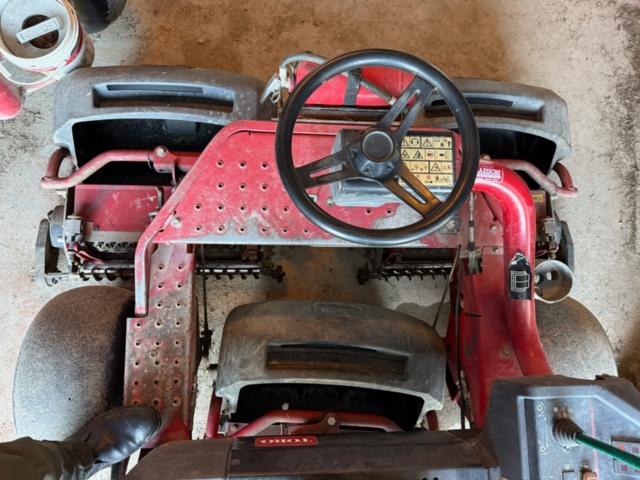 1405518-20 Riding Mower - Toro Greensmaster 3250D