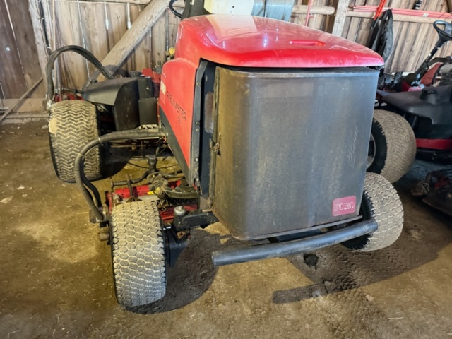 1405519-8 Riding Mower - Toro Reelmaster 5610