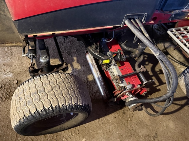 1405519-10 Riding Mower - Toro Reelmaster 5610