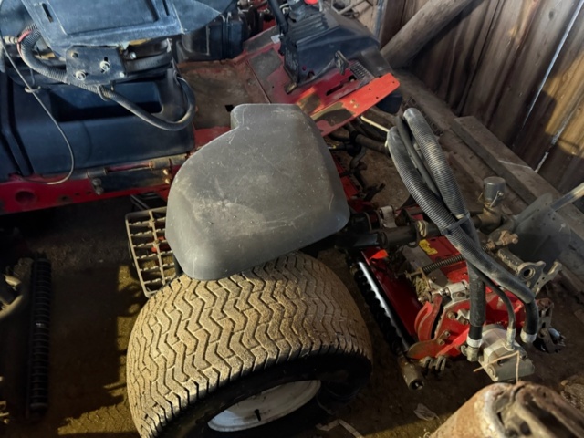 1405519-12 Riding Mower - Toro Reelmaster 5610