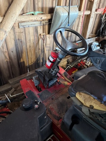 1405519-19 Riding Mower - Toro Reelmaster 5610