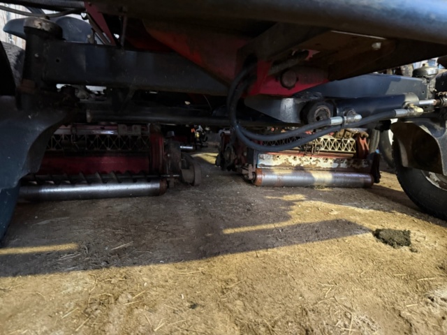 1405519-23 Riding Mower - Toro Reelmaster 5610