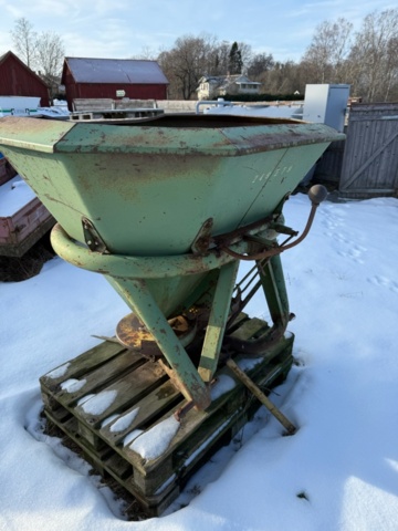 1405535-2 Gödselspridare