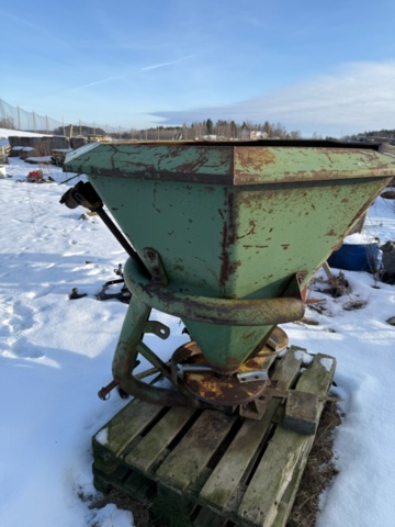 1405535-4 Gödselspridare