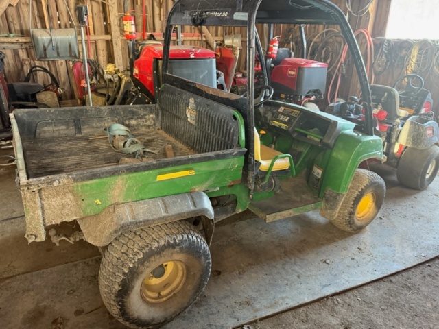 1405539-2 Transport Vehicles - John Deere 4x4 HPX Gator