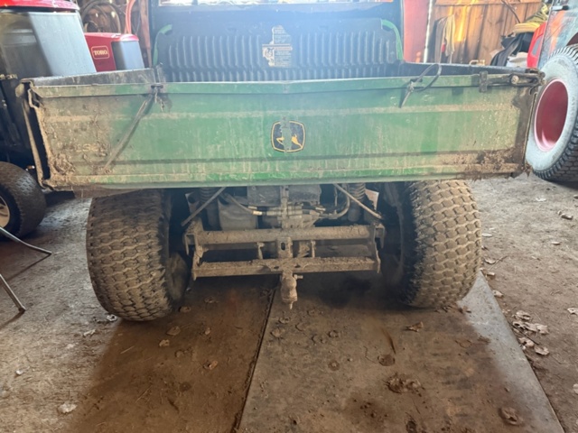 1405539-3 Transport Vehicles - John Deere 4x4 HPX Gator