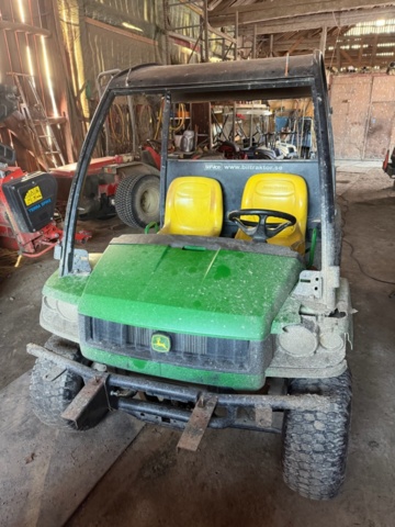 1405539-5 Transport Vehicles - John Deere 4x4 HPX Gator