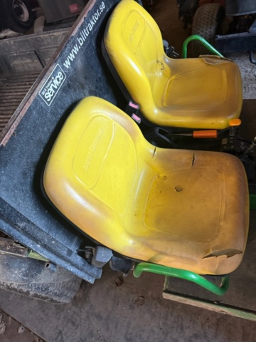 1405539-9 Transport Vehicles - John Deere 4x4 HPX Gator