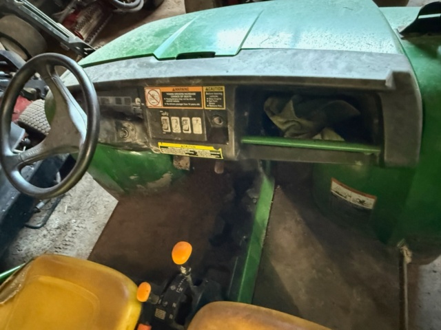 1405539-10 Transport Vehicles - John Deere 4x4 HPX Gator