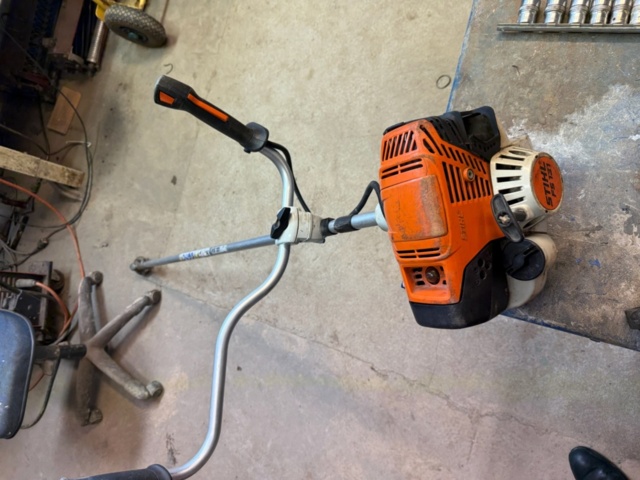 1405541-1 Grästrimmer - STIHL FS 131