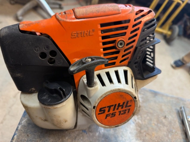 1405541-2 Grästrimmer - STIHL FS 131