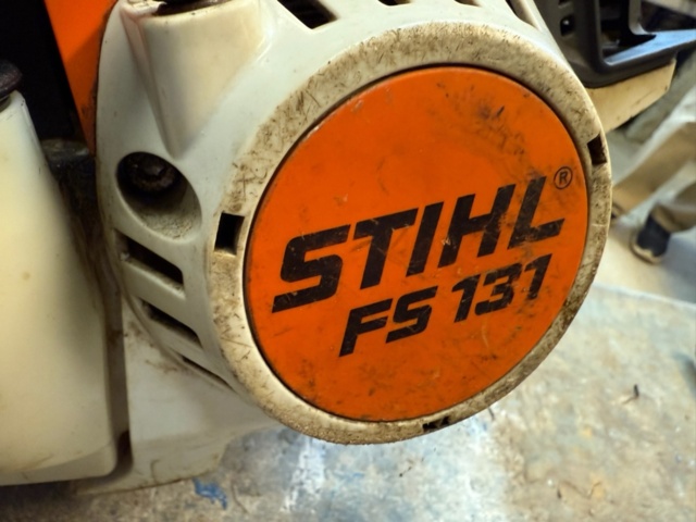 1405541-3 Grästrimmer - STIHL FS 131