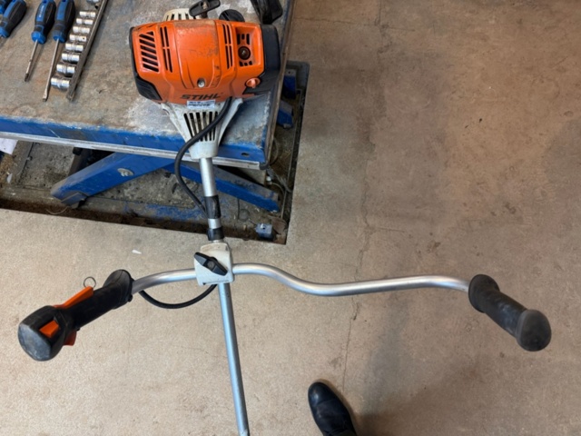 1405541-4 Grästrimmer - STIHL FS 131