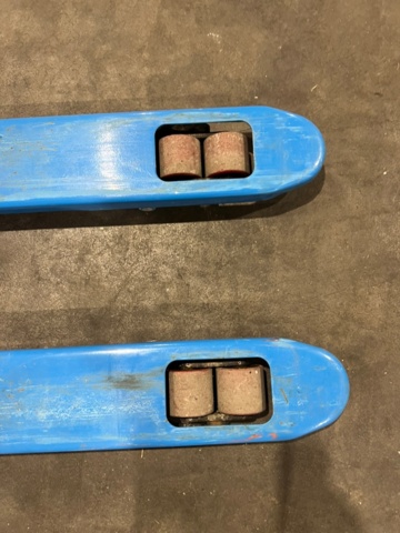 1483718-2 Pallet truck 2500 kg