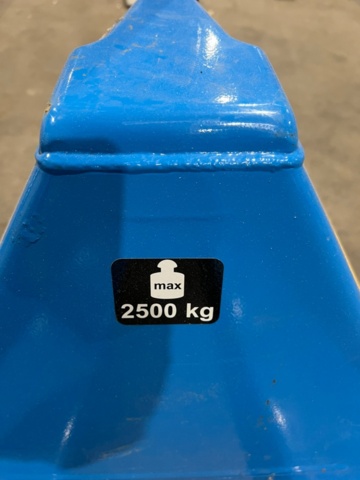 1483718-3 Pallet truck 2500 kg