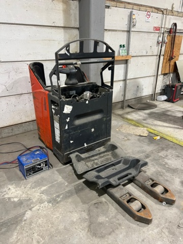 1483720-2 Low lift truck Linde T20 SP