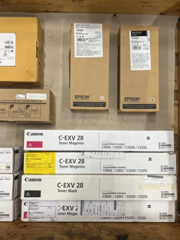 1483820-3 Assortment of four-tone plates