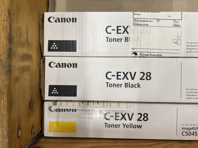 1483820-4 Assortment of four-tone plates