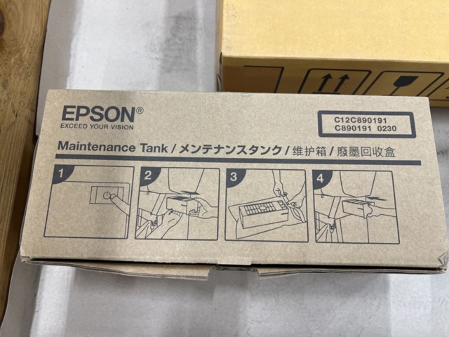 1483820-6 Assortment of four-tone plates