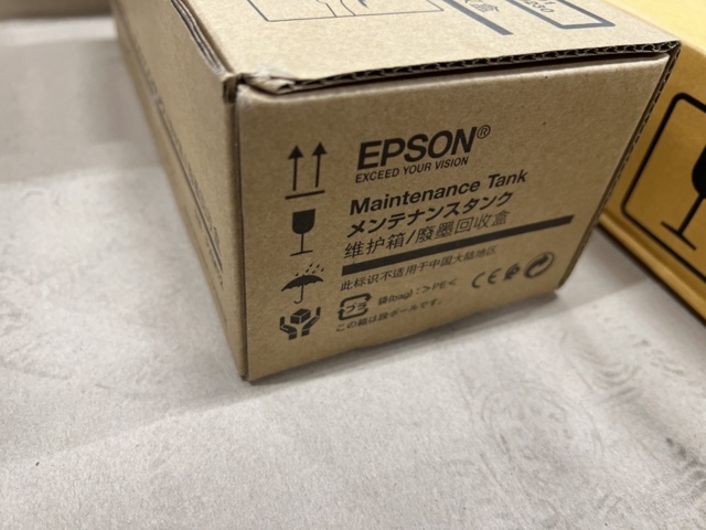 1483820-7 Assortment of four-tone plates