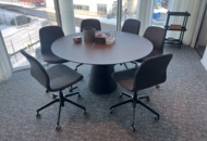 1469550 Konferensinredning - Runt bord, stolar, m.m.