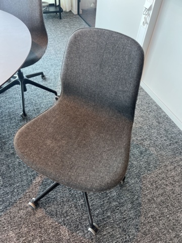 1469550-3 Konferensinredning - Runt bord, stolar, m.m.