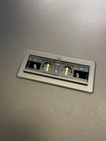 1469560-5 Office furniture - Tables, lamps, chairs, etc.