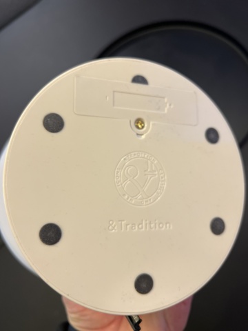 1469560-6 Office furniture - Tables, lamps, chairs, etc.