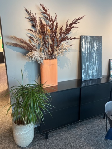 1469552-7 Kontorsinredning - Golvskåp, sidobänk, inredningsdetaljer, m.m.