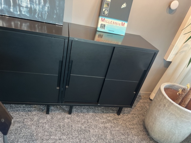 1469552-9 Kontorsinredning - Golvskåp, sidobänk, inredningsdetaljer, m.m.