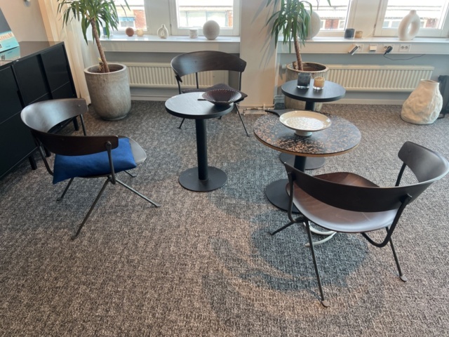 1469552-11 Kontorsinredning - Golvskåp, sidobänk, inredningsdetaljer, m.m.