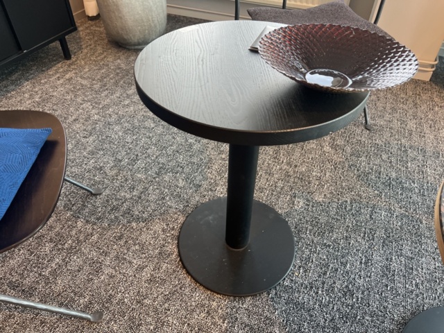 1469552-13 Kontorsinredning - Golvskåp, sidobänk, inredningsdetaljer, m.m.