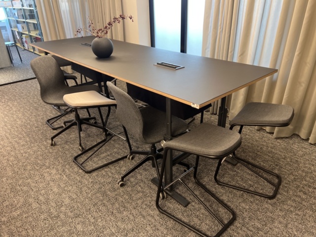 1469558-1 Office furniture - Conference tables, chairs, screens, etc.