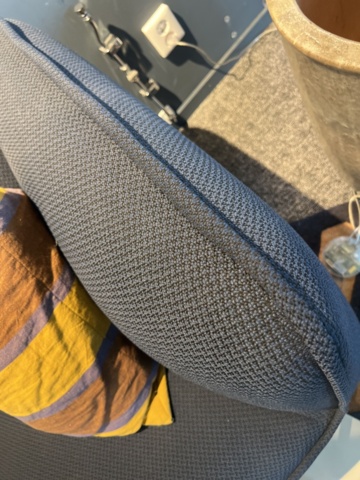 1469553-4 Kontorsinredning - Soffa, bord, golvlampa, m.m.