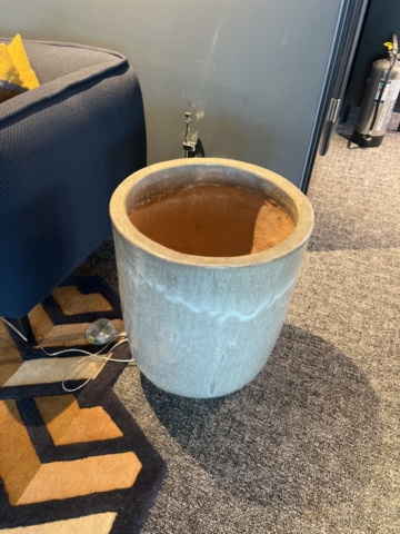 1469553-5 Kontorsinredning - Soffa, bord, golvlampa, m.m.