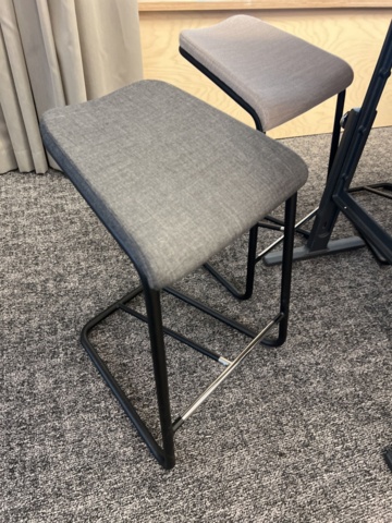 1469558-9 Office furniture - Conference tables, chairs, screens, etc.