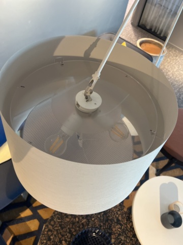 1469553-7 Kontorsinredning - Soffa, bord, golvlampa, m.m.