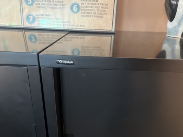 1469553-12 Kontorsinredning - Soffa, bord, golvlampa, m.m.