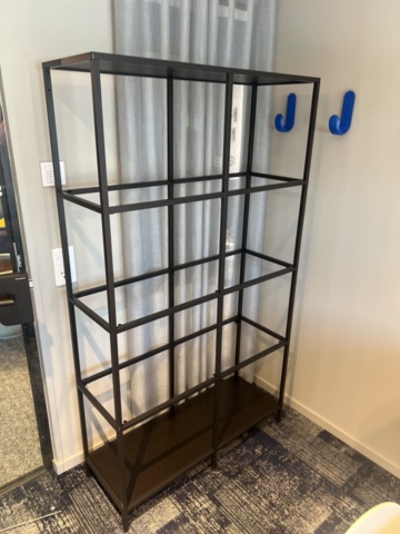 1469554-2 Kontorsinredning - Stolar, bord, lampa, whiteboard, m.m.