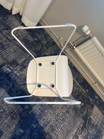 1469554-7 Kontorsinredning - Stolar, bord, lampa, whiteboard, m.m.