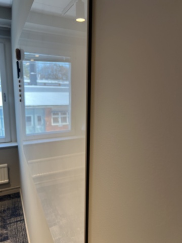 1469554-13 Kontorsinredning - Stolar, bord, lampa, whiteboard, m.m.