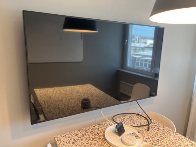 1469554-14 Kontorsinredning - Stolar, bord, lampa, whiteboard, m.m.