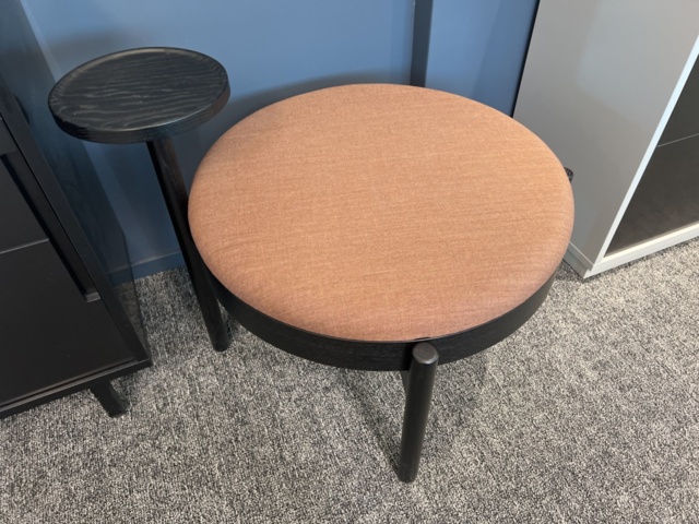 1469555-4 Kontorsinredning - Golvskåp, skärm, whiteboard, m.m.