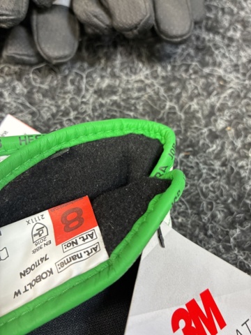 1485998-4 18 pcs Work gloves, size 8