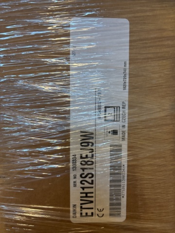 1443799-8 Daikin ETVH12S18EJ9W luft-till-vatten-värmepump