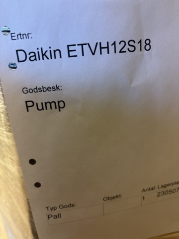1443799-9 Daikin ETVH12S18EJ9W luft-till-vatten-värmepump