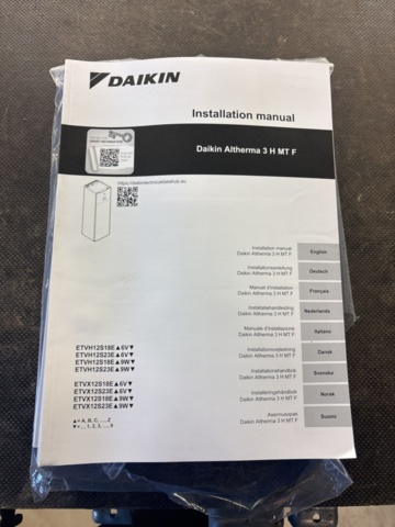 1443799-13 Daikin ETVH12S18EJ9W luft-till-vatten-värmepump