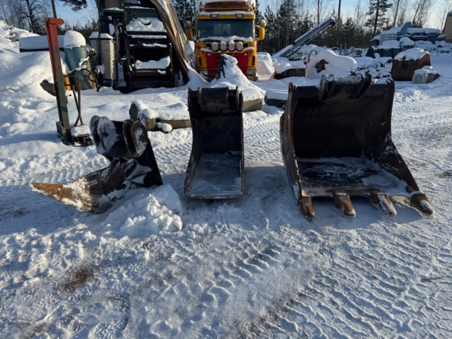 1472757-45 Grävmaskin Liugong 922 E -2013 + 1st tjälkrok 3st skopor